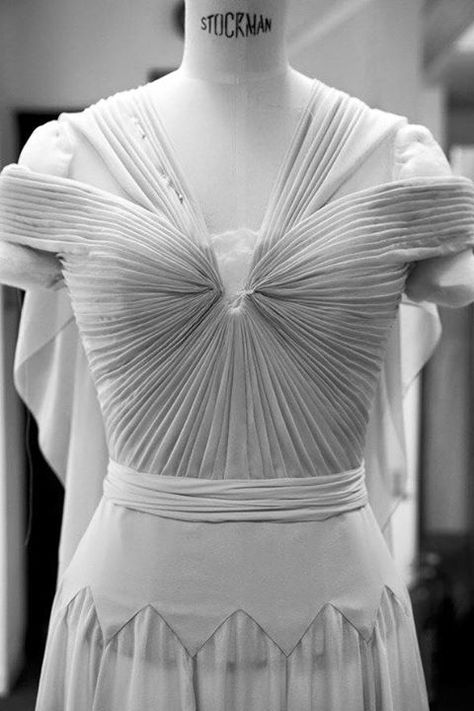 Sewing Draping, Shingo Sato, Draping Techniques, Fashion Draping, Pattern Draping, Making Clothing, Draping Fashion, Ralph Russo, Couture Mode