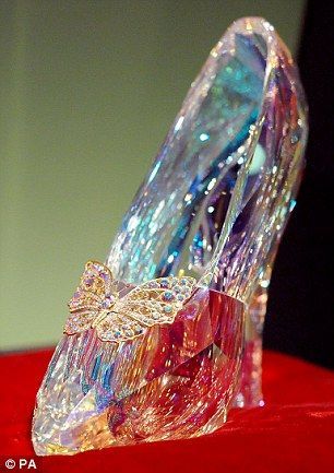 Kasut Tumit Tinggi, Glass Shoe, Glass Shoes, Glass Slippers, Prom Heels, Lily James, Magical Jewelry, Crystal Figurines, Fancy Shoes