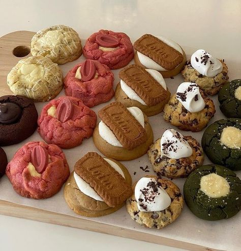 Kue Macaroon, Cookie Bakery, Baking Business, Yummy Comfort Food, Think Food, Sweet Snacks Recipes, Delicious Snacks Recipes, Desserts Recipes, S Mores