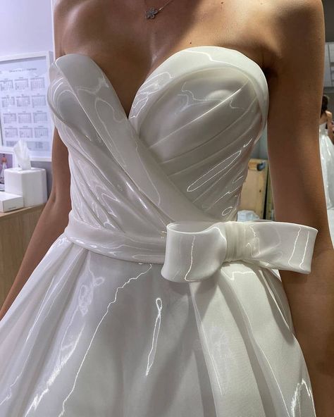 HERA DRESSES on Instagram: “H E R A 😍 via @kleinfeldbridal dress by @pninatornai . . . . . #wedding #weddingdress #bridal #bride #bridetobe #fashion #fashionable…” Liquid Organza, Organza Ball Gown, Organza Wedding Dress, Pnina Tornai, Kleinfeld Bridal, Organza Dress, Bridal Fashion Week, Wedding Mood, Fashion Addict