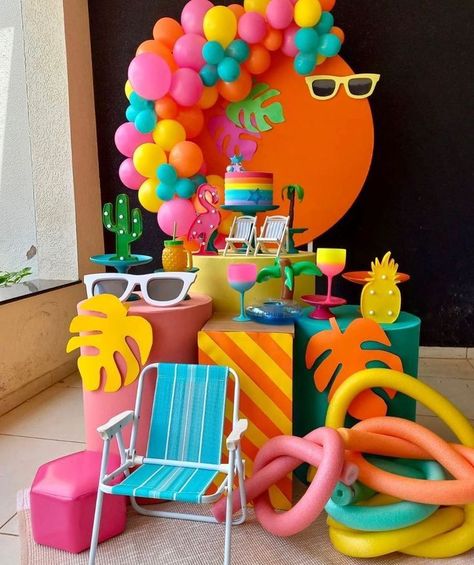 Fiesta Theme Pool Party, Summer Theme Birthday Party Decorations, Summer Party Decoration Ideas, Pool Party For Kids Birthday, Beach Themed Pool Party, Tropical Party Decorations Ideas, Tropical Kids Birthday Party, Aniversario Pool Party, Diy Pool Party Decorations