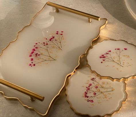 Resin Tray Designs, Resin Coaster Design, Raisin Art, Diy Resin Gifts, Resin Business, Seni Resin, Crockery Design, Resin Crafts Tutorial, Diy Resin Projects