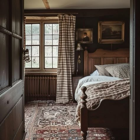 Old English Bedroom Cottage Style, Master Bedrooms Vintage Decor, Vintage Cottage Bedroom Aesthetic, Dark Cottage Bedroom Aesthetic, Dark Moody Cottage, Moody English Cottage Bedroom, Dark English Cottage Interiors, Moody Bedroom Inspiration, Outlander Bedroom Aesthetic