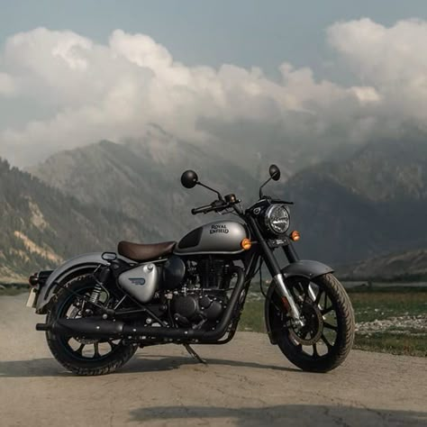 2023 Royal Enfield Classic 350 [Specs, Features, Photos] Classic 350 Royal Enfield, Royal Enfield Classic 350, Enfield Bike, Enfield Himalayan, Enfield Motorcycle, Bike Prices, Enfield Classic, Royal Enfield Bullet, Bike Pic