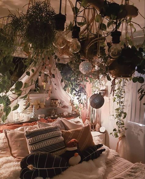 Fandom Bedroom Ideas, Grunge Cottagecore Bedroom, Fairy Grunge Apartment, Druid Room Aesthetic, Cottagecore Themed Room, Goblincore Dorm Room, Therian Room Ideas Bedrooms, Goblincore Bedroom Aesthetic, Fairy Core Bedroom Aesthetic