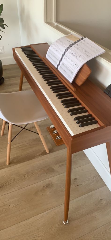 Donner Digital Piano, Mid Century Piano, Donner Ddp-80, Electric Keyboard Aesthetic, Diy Piano Stand, Donner Piano, Electric Piano Aesthetic, Small Piano, Piano For Beginners