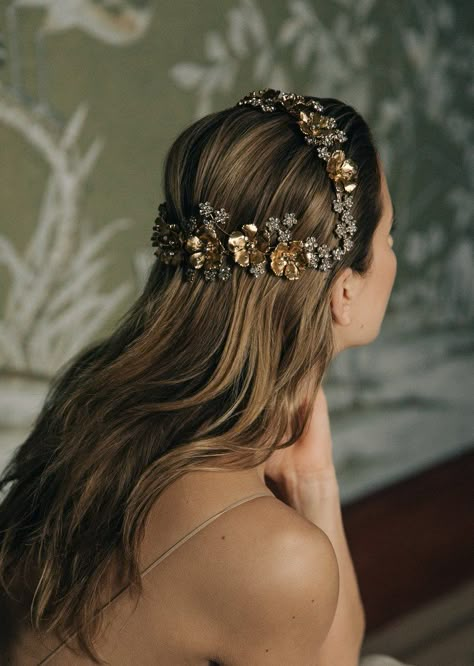 Rose Hair Accessories, Rose Gold Hair Accessories, Hair Accessories Gold, Bridal Hair Down, Crystal Hair Vine, Gold Hair Accessories, Jennifer Behr, Wedding Makeup Looks, Fashion Shoots