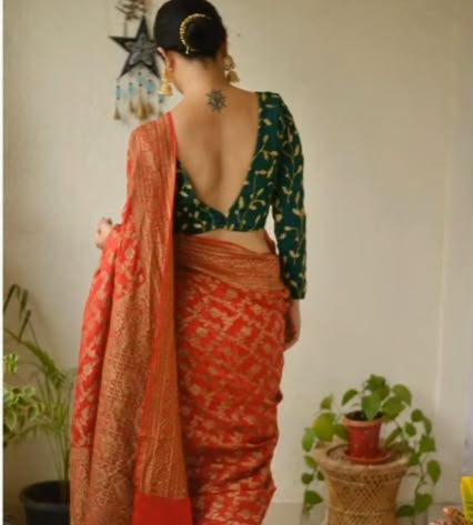 Saree Jacket, Sari Blouses, Saree Jackets, Saree Blouse Styles, Indian Sari Dress, Saree Blouses Designs, Saree Blouse Neck Designs, Fashionable Saree, New Saree Blouse Designs