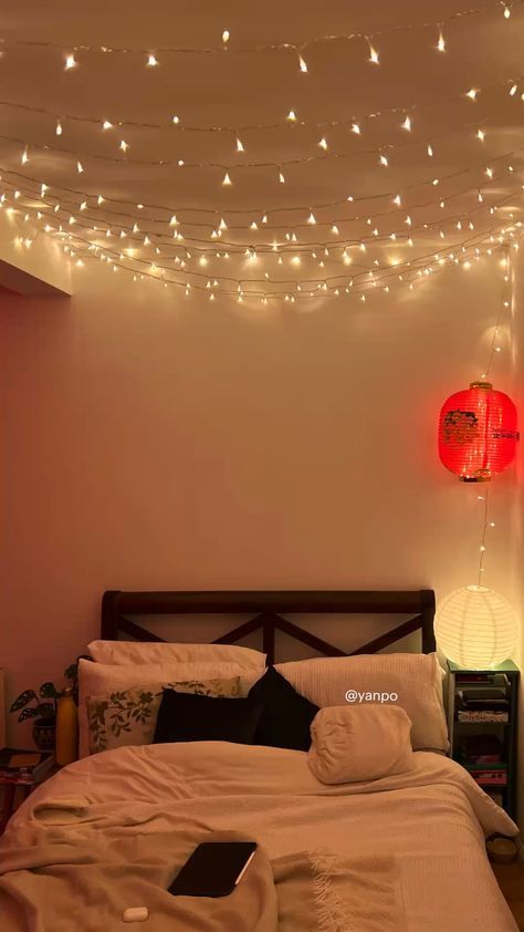 Room With Lots Of Lights, Bedroom Decor Ideas Lights, Aesthetic Bedroom Ceiling Lights, Fairy Lights College Dorm, Fairy Lights On Bedroom Ceiling, Hanging Fairy Lights In Bedroom Ceilings, Small Lights In Bedroom, Fairy Lights Across Ceiling, Ceiling Inspo Bedroom