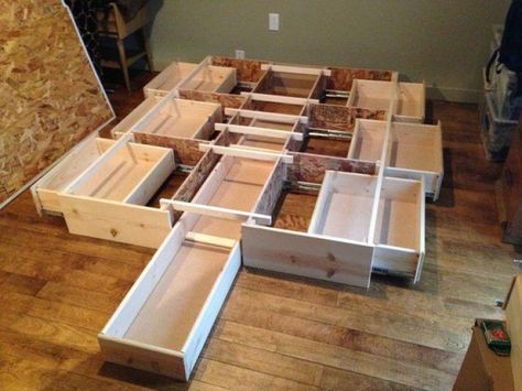 47 Storage Hacks To Organize You Life-homesthetics.net (17) Bed Frame With Drawers, Headboard Ideas, Pallet Bed, Diy Bed Frame, Bed Frame With Storage, Diy Holz, Bed Ideas, Bed Frames, Under Bed Storage