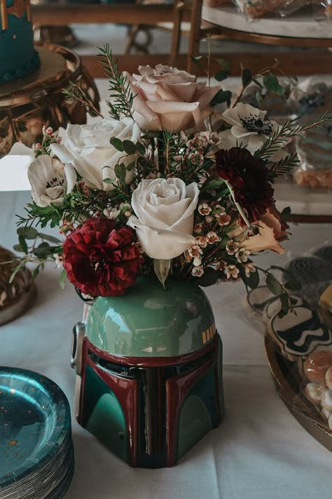 Star Wars Wedding Color Scheme, Star Wars Wedding Aesthetic, Classy Star Wars Party, Star Wars Party Centerpieces, Starwars Wedding Theme, Star Wars Flowers Arrangements, Classy Star Wars Wedding, Star Wars Bouquet, Marvel Wedding Ideas