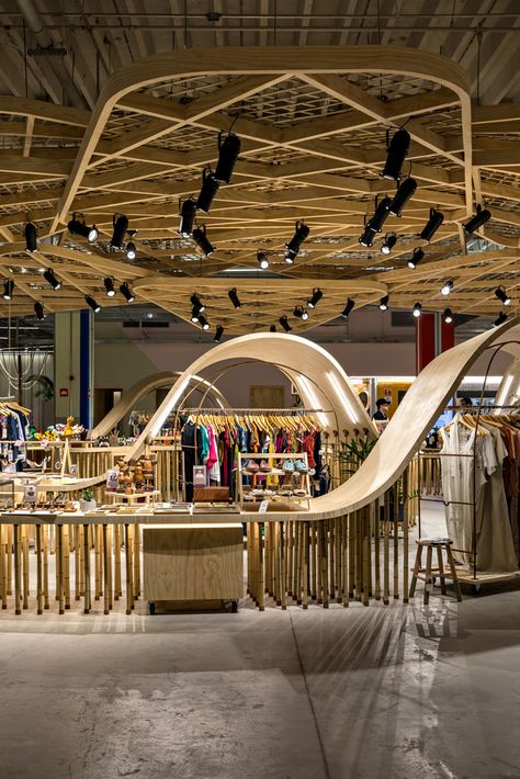 Gallery of Colletive Space + Manual House / Fabio Galeazzo - 8 Car Showroom Design, Clay Fairy House, Store Interiors, Showroom Design, Retail Store Design, Skate Shop, Store Design Interior, Gallery Design, Store Interior