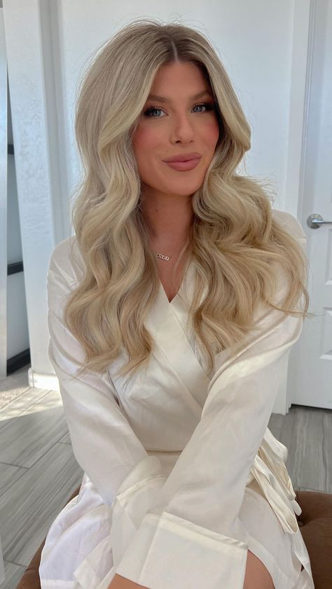 Long Blonde Hair Wedding Loose Curls, Down Blonde Wedding Hair, Wedding Hair Flowers Down, Big Curled Hair Wedding, Voluminous Curls Wedding Hair, Long Wedding Hair Curls, Big Hair Wedding Hairstyles, Romantic Curls Wedding Hair, Wedding Hair Elegant Down