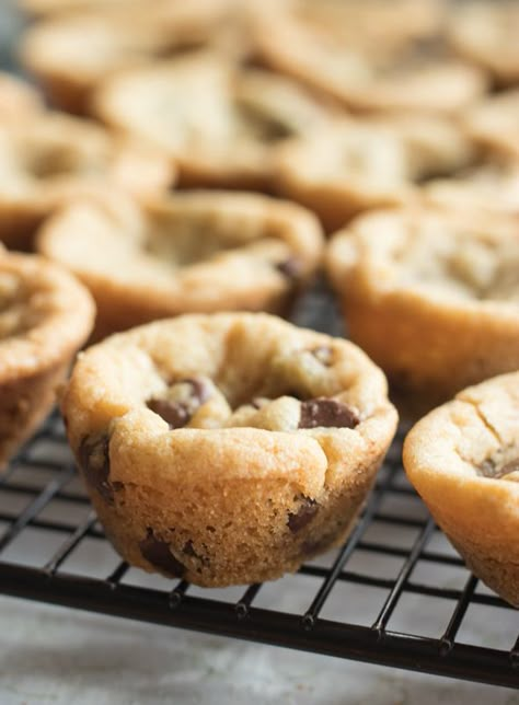 Chocolate Chip Cookie Bites | The Cook's Treat Chocolate Chip Cookie Cups, Brown Butter Chocolate Chip Cookies, Dessert Thermomix, Chewy Cookies, Browned Butter, Chewy Chocolate Chip, Chewy Chocolate Chip Cookies, Cookie Cups, Butter Chocolate