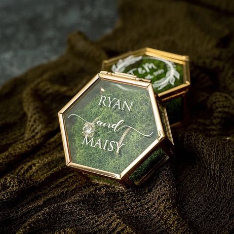 Hexagon Wedding Ring, Wedding Gold Ring, Glass Ring Box, Moss Wedding, Jewelry Storage Solutions, Modern Wedding Ceremony, Delhi Wedding, Ring Bearer Box, Ring Bearer Pillows