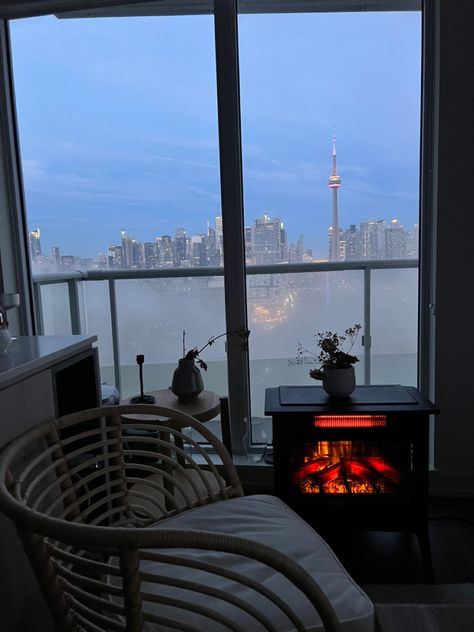 Living In Toronto Aesthetic, Toronto Apartment Aesthetic, Apartment Toronto, Toronto Penthouse, Canada Apartment, Toronto Living, Montreal Apartment, Vancouver Apartment, Bathtub Aesthetic