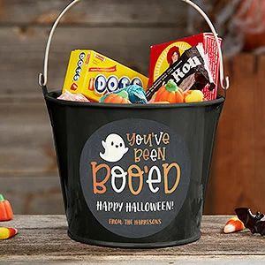 Halloween Treat Buckets, You've Been Booed, Personalized Halloween Gifts, Dulces Halloween, Treat Bucket, Bucket Filling, Halloween Buckets, H Design, Halloween Treat