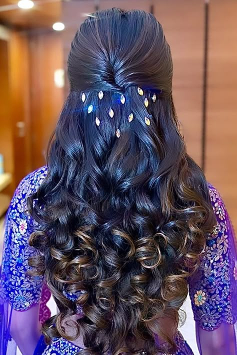 Reception Hairstyles, Hairstyles For Gowns, Long Bridal Hair, Hair Style On Saree, Hairstyles Design, Medium Hair Styles For Women, Engagement Hairstyles, Bridal Hairdo, Open Hairstyles