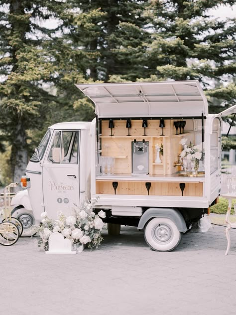 Party Food Carts, Cocktail Truck, Portable Bar Ideas, Beer Cart, Wedding Installation, Mobile Bar Ideas, Mobile Bar Business, Mobile Bar Cart, Prosecco Van