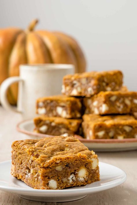 Pumpkin blondies are the ultimate fall comfort dessert. Nutty browned butter and aromatic pumpkin spice lend this easy pumpkin dessert recipe a surprising sophistication. Pumpkin Recipes Bars, Pumpkin Chai Blondies, Brown Butter Pumpkin Blondies, Pumpkin Butter Dessert Recipes, Thanksgiving Brownies Decorations, Fall Brownies Decorations, Pumpkin Blondes, White Pumpkin Recipes, Pumpkin Desserts Easy