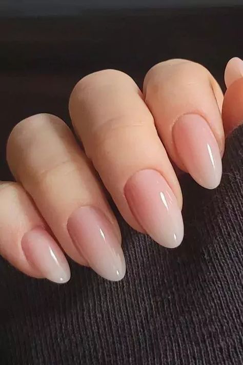 Natural Dip Powder Nails Almond, Dipped Nails Designs, Classy Almond Nails Natural, Dip Nail Trends, Almond Dip Nails, Natural Ombre Nails, Dip Powder Nails Ideas, Summer Dip Nails, Ombre Nails Ideas