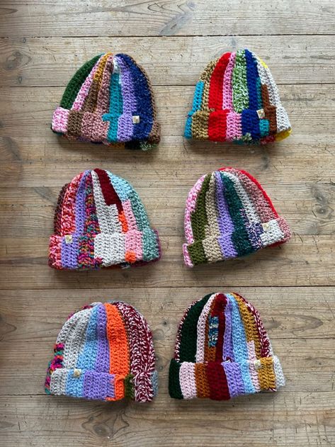 Craft Sale Display Ideas Crochet, Colourful Knit Hat, Crochet Hat Inspiration, Crochet Scrap Hat, Scrap Beanie Crochet, Scrap Yarn Crochet Beanie, Colorful Crochet Hat, Crochet Hats Aesthetic, Striped Crochet Hat