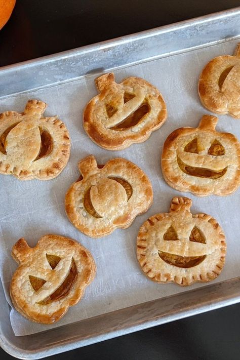 Small Batch Halloween Desserts, Halloween Food Pumpkin, Pumpkin Shaped Food Ideas, Hand Pie Halloween, Hand Pies Halloween, Pumpkin Shaped Snacks, Thanksgiving Baking Aesthetic, Halloween Cooking Recipes, Halloween Mini Pies