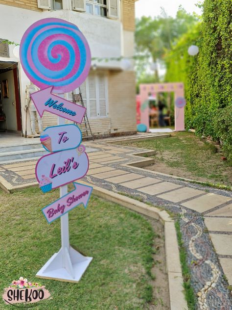 candy land baby shower decoration welcome board Candy Land Theme Baby Shower Ideas, Candy Land Table Decorations, Candy Baby Shower Theme, Candy Land Baby Shower Theme, Candyland Baby Shower Theme, Wonderland Classroom, Gender Reveal Candy, Candy Wonderland, Donut Themed Birthday Party