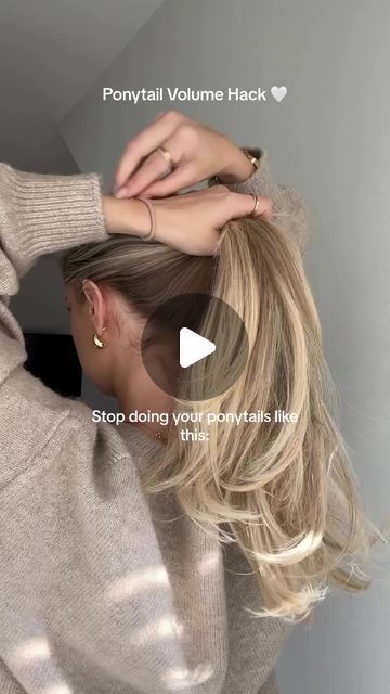 NewBeauty Magazine on Instagram: "We can't get enough of this brilliant hack for a ponytail by @alexandralharaldsson 💕 ⁠ ⁠ ⁠ Video credit: @alexandralharaldsson⁠ #hairtutorial #hairstyle #ponytailhairstyles #ponytail #hairtrends #highpony #hairhacks" Full Ponytail Hairstyles, Bouncy Ponytail, High Poofy Ponytail, Clean Ponytail, Ponytail Straight Hair, High Ponytail Hacks For Long Hair, Curl Ponytail Hairstyles, Waterfall Ponytail, High Volume Ponytail