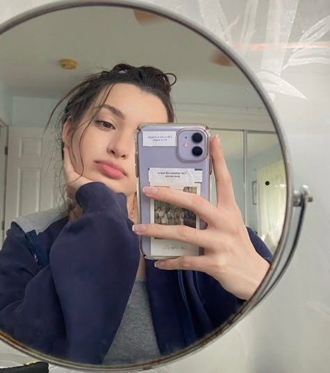 Iphone 11 Purple, Iphone Selfie, Silver Blonde Hair, Purple Iphone, Purple Mirror, Silver Blonde, Iphone Obsession, Mirror Selfie Poses, Pretty Iphone Cases