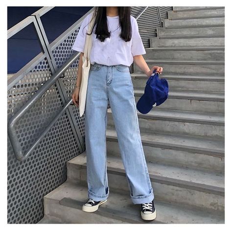 Korean Jeans Outfit, Jeans Outfit Korean, Loose Jeans Outfit, Light Blue Jeans Outfit, Women Closet, Korean Fashion Jeans, Straight Jeans Outfit, Denim Jeans Outfit, Korean Jeans