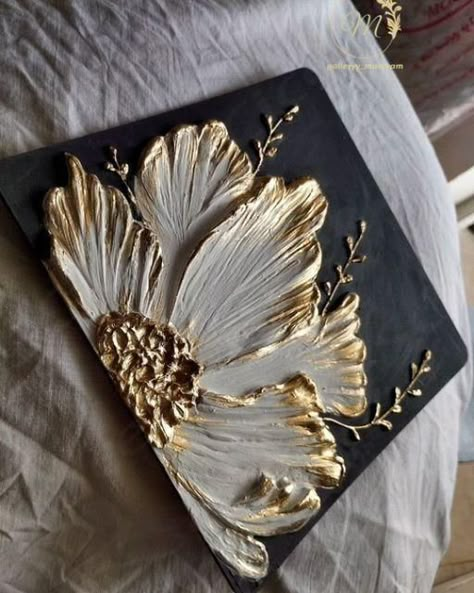 Decorative Art Painting, Canvas Clay Art, Texture Art On Canvas, فن الرسم بالمسامير, Paintings Diy, Sculpture Art Projects, Painting With Gold, Diy Abstract Canvas Art, Decor Paintings