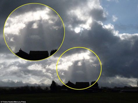 Guardian Angel Pictures, Picture Cloud, Heaven Pictures, Heaven Is Real, Paranormal Photos, Mysterious Things, Angel Clouds, Cross Pictures, Cloud Formations