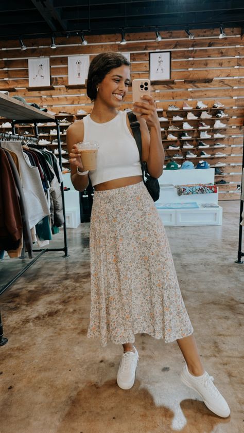 Flower Skirt Outfit, Surfergirl Style, Floral Skirt Outfits, Skirt Outfits Summer, Long Skirt Outfits, Cute Spring Outfits, Skirt Outfit, Mode Inspo, Summer Skirts