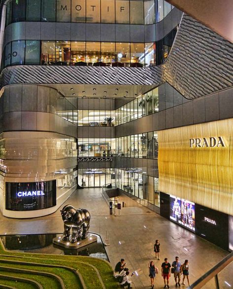 Mall Facade, Bangkok Shopping, Shopping Mall Design, Mall Design, Luxurious Life, Centre Commercial, Shopping Centre, Shopping Malls, Luxury Shopping