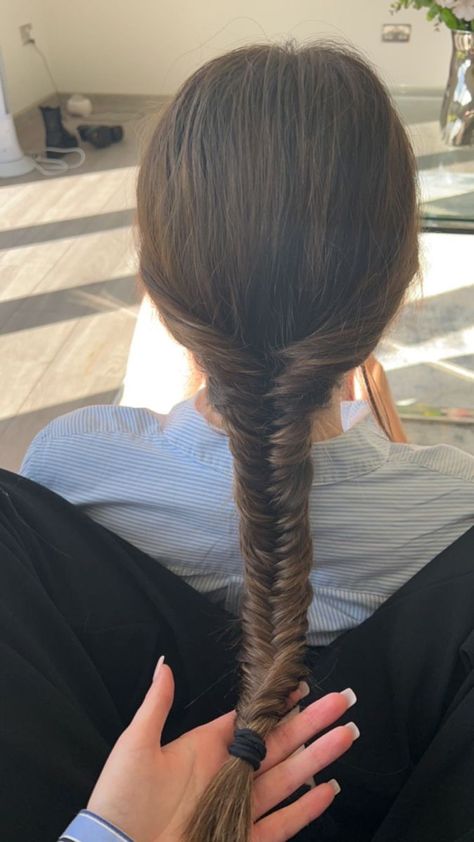 Fishtail Braids Aesthetic, Brunette Fishtail Braid, Hairstyle With Plaits, Single Fishtail Braid, Braided Hairstyles Fishtail, Fishbraids Hairstyles, One Plait Hairstyles, Fish Tale Hairstyles, Hairstyles Plats