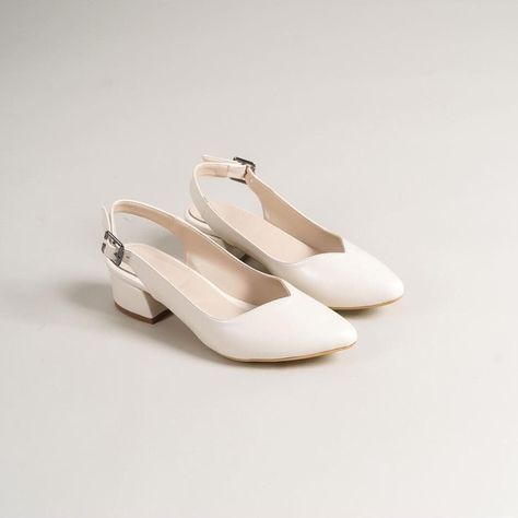 Presenting our meticulously crafted Handmade Bridal & Wedding Women's Shoes, designed to offer elegance and comfort on your special day. These Classic Heeled Shoes embody the perfect fusion of timeless style and modern sophistication, making them an essential addition to any bridal ensemble. Each pair is handcrafted with precision, ensuring superior quality and durability. As a completely vegan product, these shoes are an ideal gift for ethically conscious individuals. Delight your wife or loved Non Heels Wedding Shoes, Lotr Wedding Shoes, Wedding Shoes Without Heels, Wedding Comfortable Shoes, Bridal Dancing Shoes, Non Heel Wedding Shoes, Bridal Shoes Comfortable Wedding Flats For Bride, Simple Bridal Shoes, Wedding Shoes Small Heel