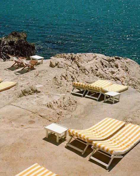 European Summer Aesthetic, Italian Beaches, France Aesthetic, French Summer, Europe Summer, Italian Summer, Summer Feeling, European Summer, Beach Chairs