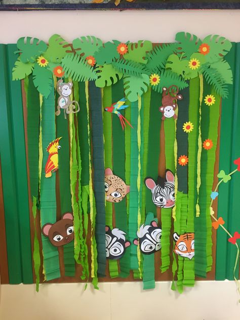 Jungle Theme Classroom Decorations, Jungle Crafts, Jungle Theme Decorations, Jungle Theme Classroom, Rainforest Theme, Jungle Decorations, Deco Jungle, Jungle Theme Birthday, Jungle Scene