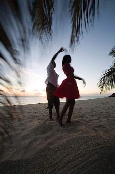 Salsa dancers on the beach photo Bailar Aesthetic, Salsa Club, Salsa Classes, Salsa Lessons, Chaotic Mind, Salsa Dancer, Salsa (dance), Salsa Music, Bachata Dance