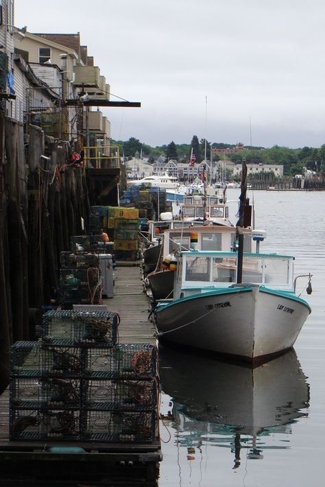 Maine Fishing, Village By The Sea, New England Coast, Fishing Dock, Maine New England, Seafood Restaurants, New England States, Maine Vacation, Maine Travel