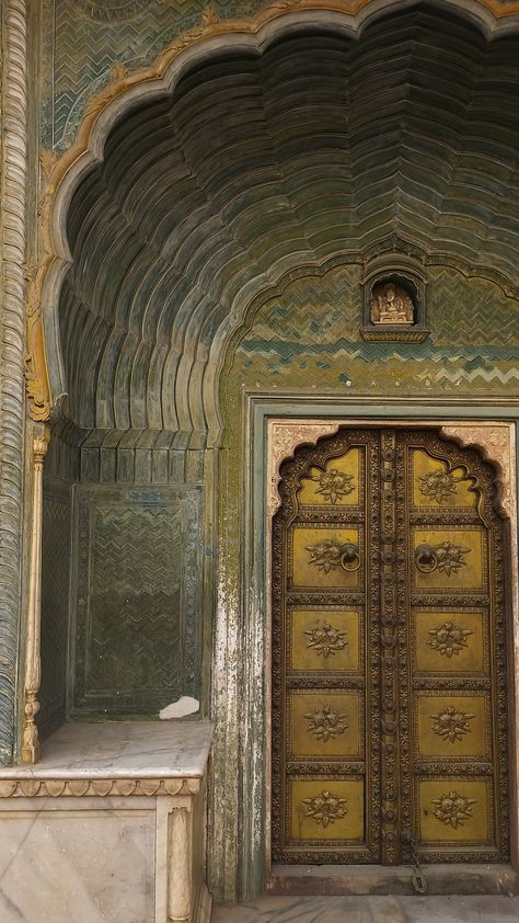 #desiaesthetic #jaipur #citypalace Desi Architecture, Jaipur Trip, City Palace Jaipur, Jaipur Travel, Durga Picture, Indian Temple Architecture, Ancient Indian Architecture, Warehouse Design, Desi Aesthetics