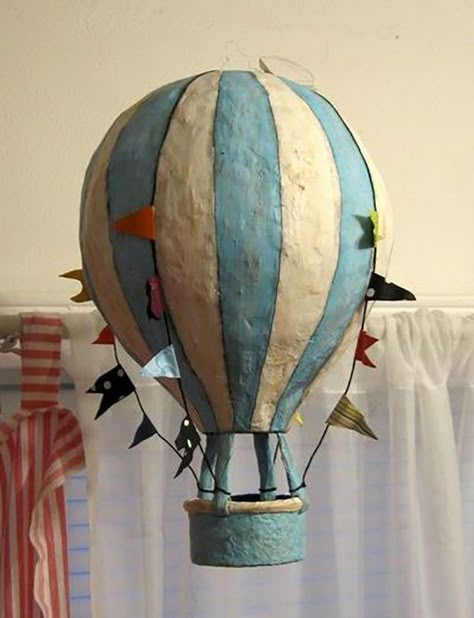 Decorating a child's bedroom or playroom can be challenging. You want a design they won't outgrow too quickly, and something you can live with, too. Hot Air Balloon Craft, Hantverk Diy, Paper Mache Projects, Paper Mache Clay, Mache Art, Balloon Crafts, Folding Origami, Paper Mache Sculpture, Paper Mache Crafts