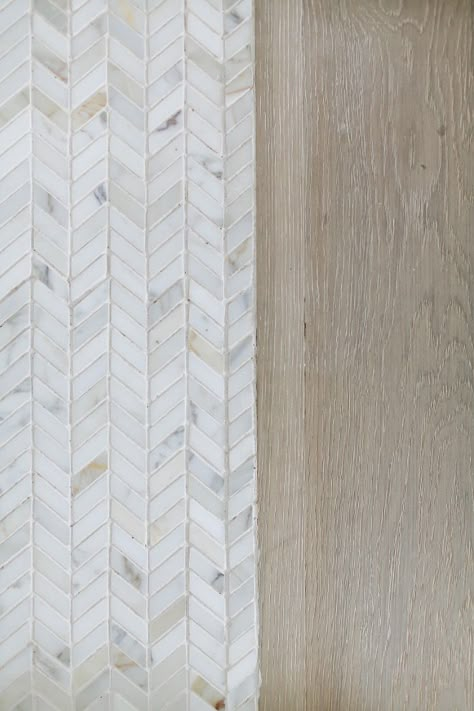 Herringbone floor tile and white oak floor. Light wire brush white oak hardwood… California Beach House, Herringbone Floor, White Oak Floors, Herringbone Tile, Coastal Bedrooms, Beach House Interior, Beach House Design, Floor Light, Coastal Kitchen