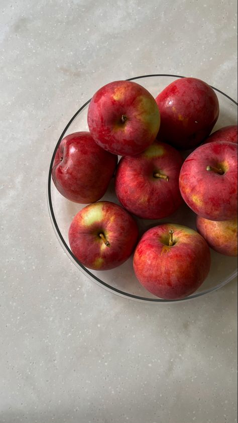 food aestetic, autumn, red apples aesthetic, photography, photo aesthetic Apple Girl Aesthetic, Apple And Cinnamon Aesthetic, Red Fruit Aesthetic, Red Apple Aesthetic, Pictures Of Apples, Apple Fruit Aesthetic, Red Fruits Aesthetic, Apple Aesthetic Fruit, Apples Aesthetic