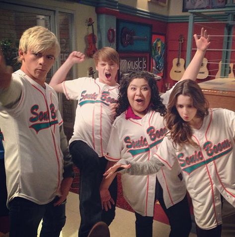 We already got team Jerseys! | Community Post: 18 Reasons For #AustinAndAllySeason4 Austin E Ally, Austin Y Ally, Raini Rodriguez, Old Disney Channel, Austin Moon, Disney Channel Shows, Gymnastics Team, Laura Marano