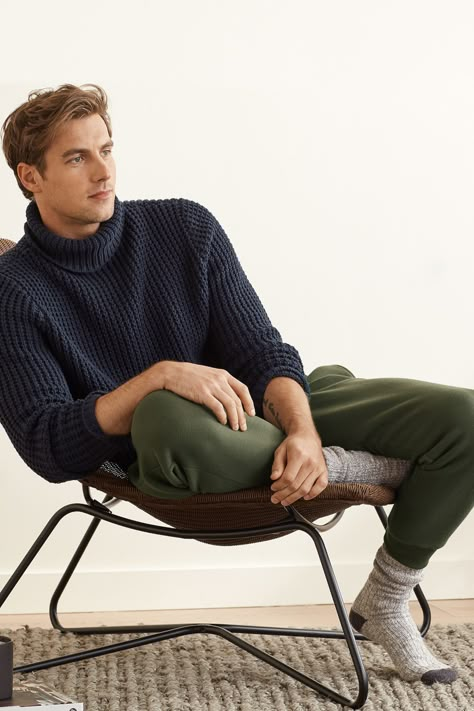 Men's Comfy Outfits, Male Turtleneck Outfit Aesthetic, Men's Turtleneck Sweater, Men’s Relaxed Fashion, Fall Outfits Men Autumn Sweaters, Casual Sweater Outfits Men, Men Wearing Sweaters, Men’s Style Inspiration, Mens Fashion Turtleneck