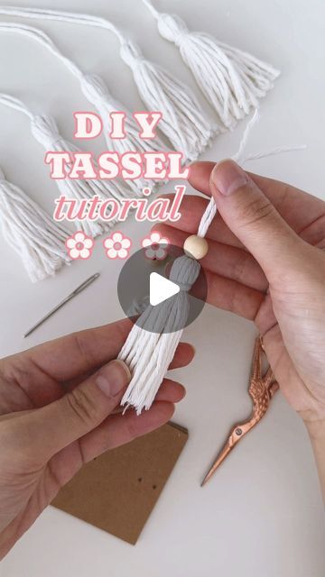 How To Make Mini Tassels, How To Make Beaded Tassels, Diy Boho Tassels, Tassel With Beads Diy, Tassel Making Tutorials Easy Diy, How To Tie A Tassel, Wool Tassels Diy, How To Make Tassels With Beads, Diy Fabric Tassel