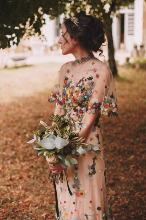 Baju Kahwin, Boda Mexicana, 파티 드레스, A Bouquet Of Flowers, Bouquet Of Flowers, Alternative Wedding, Simple Weddings, Bridal Outfits, Traditional Wedding