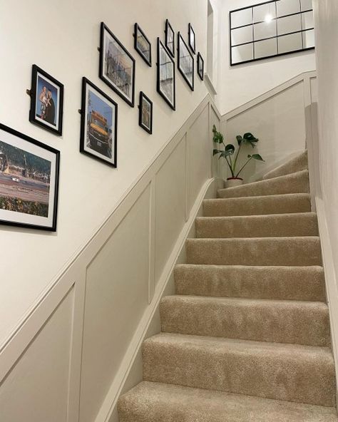 Closed Stairwell Decor, Narrow Stairwell Decor, Narrow Stairway Ideas, Narrow Staircase Decor, Enclosed Staircase Decor, Closed Stairwell Ideas, Closed Stairway Decorating, Small Stairway Ideas, Stair Case Wall Designs